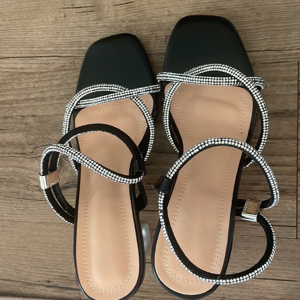 Size 6.5, only tried on once - Picture 2 of 2